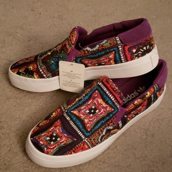 adidas courtvantage slip on